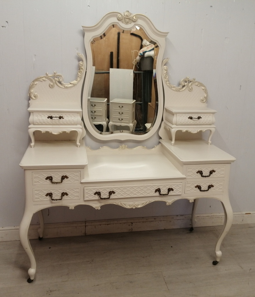 Antique dressing table with outlet mirror for sale